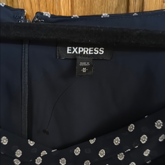 Express Blue and White Blouse with Elegant Design - Picture 2 of 4